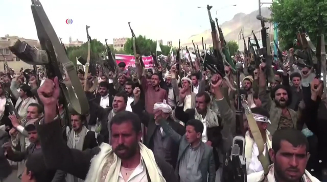 Houthis protestant contre des raids aériens