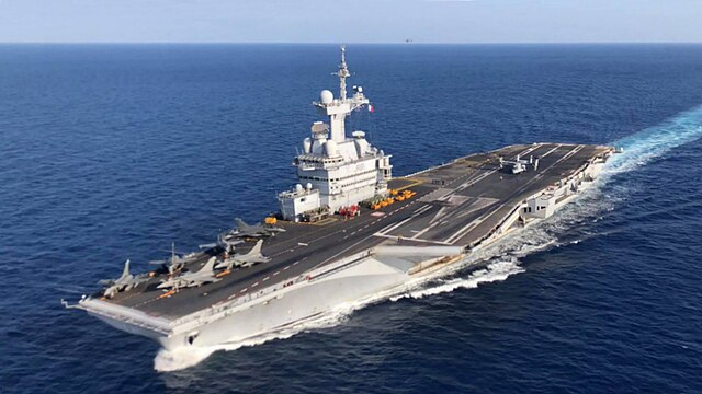 Un porte-avions, pour quoi faire ?
Le porte-avions Charles de Gaulle