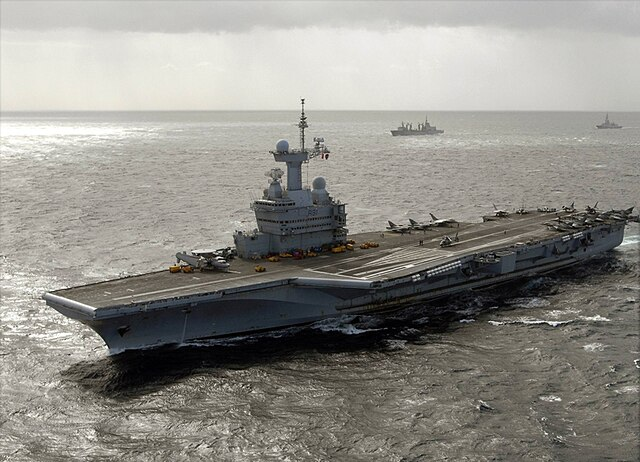 Un porte-avions, pour quoi faire ?
Le porte-avions Charles de Gaulle