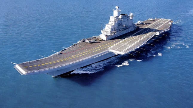 Comment faire la différence entre un "vrai" porte-avions et un simple porte-aéronef ?
Le porte aéronef de classe Kiev Admiral koutozov de configuration STOBAR.